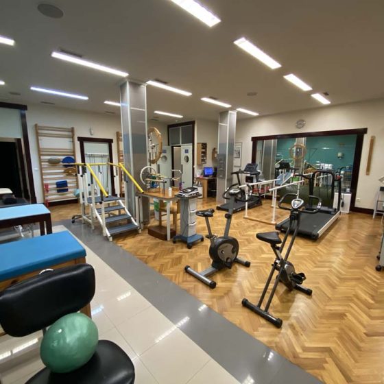 Zona de rehabilitación en Clínica La Guardia